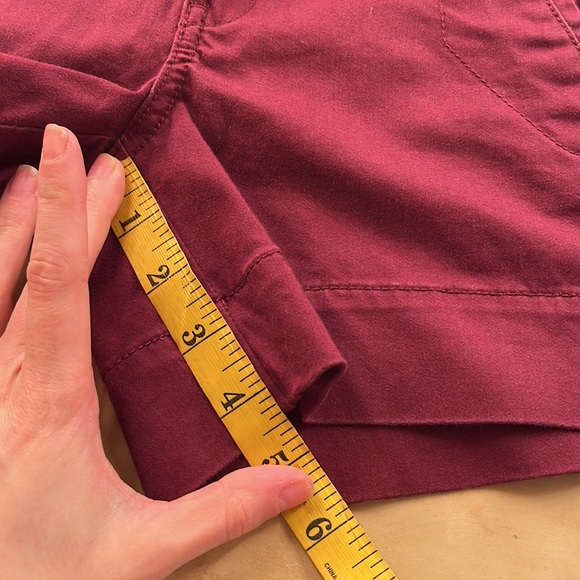 American Eagle Size 4 Burgundy/Merlot Shorts. Cotton/Rayon Blend. - Picture 2 of 6
